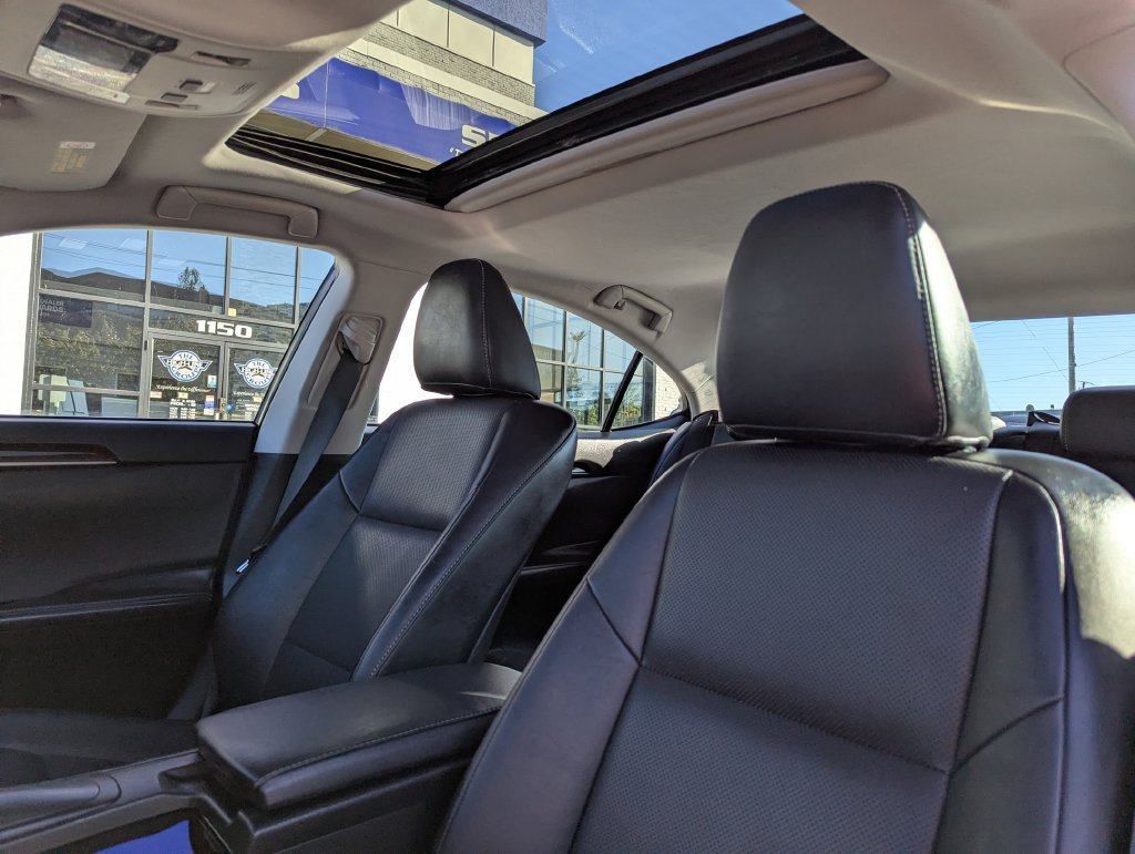 Used 2016 Lexus ES 350 w/ Premium Package w/Wood Trim FWD image 32