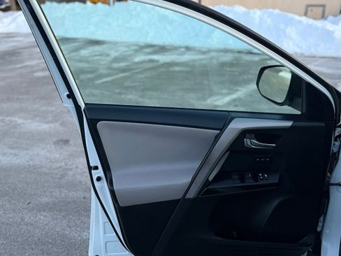 Used 2016 Toyota RAV4 Limited image 16