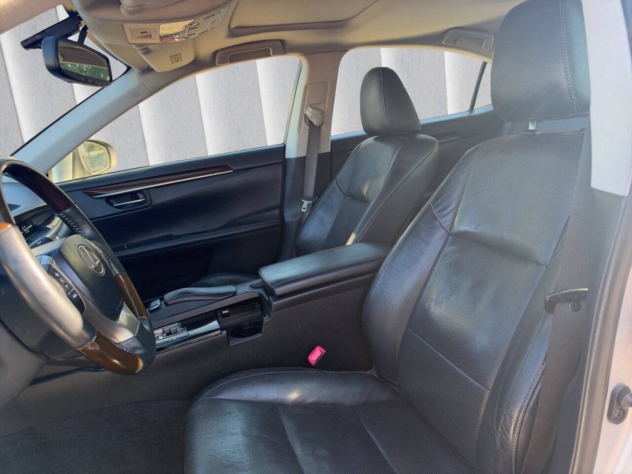 Used 2014 Lexus ES 350 w/ Luxury Package FWD image 9