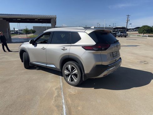 Used 2023 Nissan Rogue Platinum w/ Platinum Premium Package FWD image 3