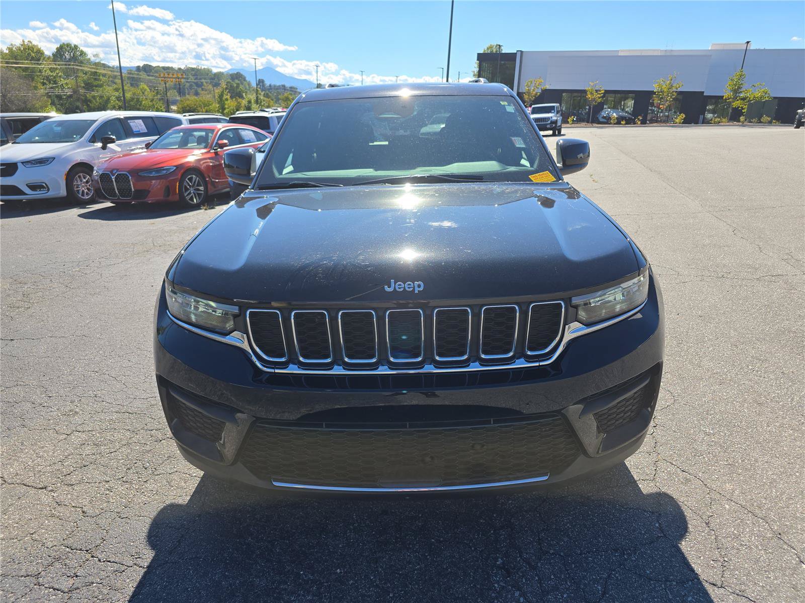 Used 2025 Jeep Grand Cherokee Laredo X w/ Luxury Tech Group I AWD/4WD image 8