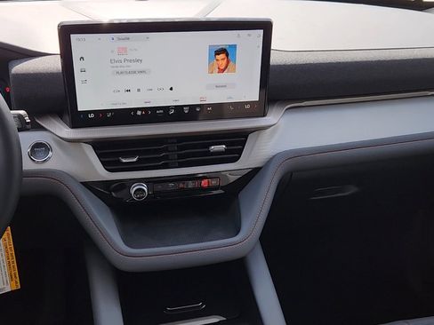 New 2025 Ford Explorer Active w/ Active Comfort Package image 18