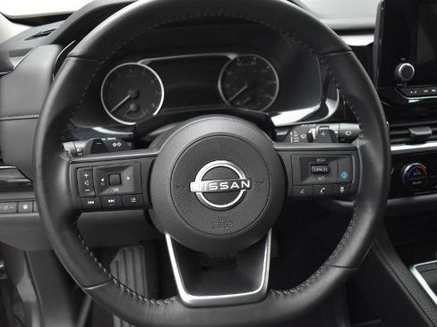 Certified 2025 Nissan Pathfinder SV FWD image 16