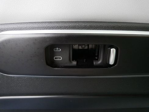 Used 2025 BMW X6 M60i w/ Executive Package image 21