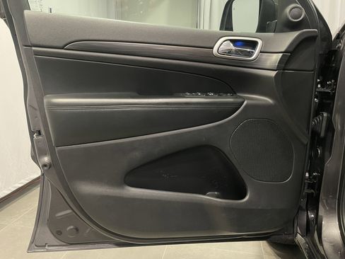 Used 2019 Jeep Grand Cherokee Altitude image 13