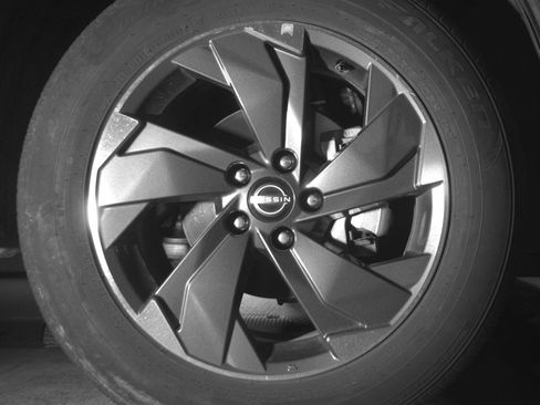 Used 2025 Nissan Rogue SV FWD image 13