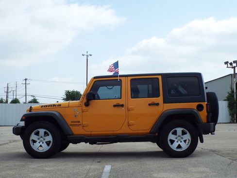 Used 2012 Jeep Wrangler Unlimited Sport AWD/4WD image 5