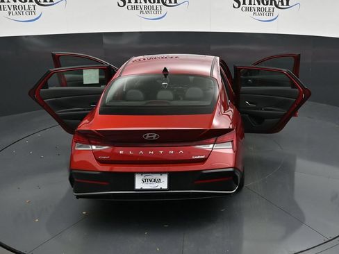 Used 2025 Hyundai Elantra Limited FWD image 35