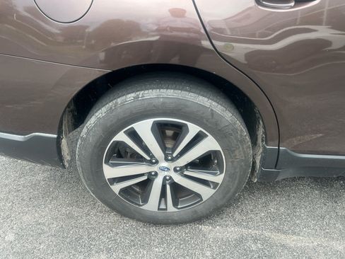 Used 2019 Subaru Outback 2.5i Limited AWD/4WD image 6