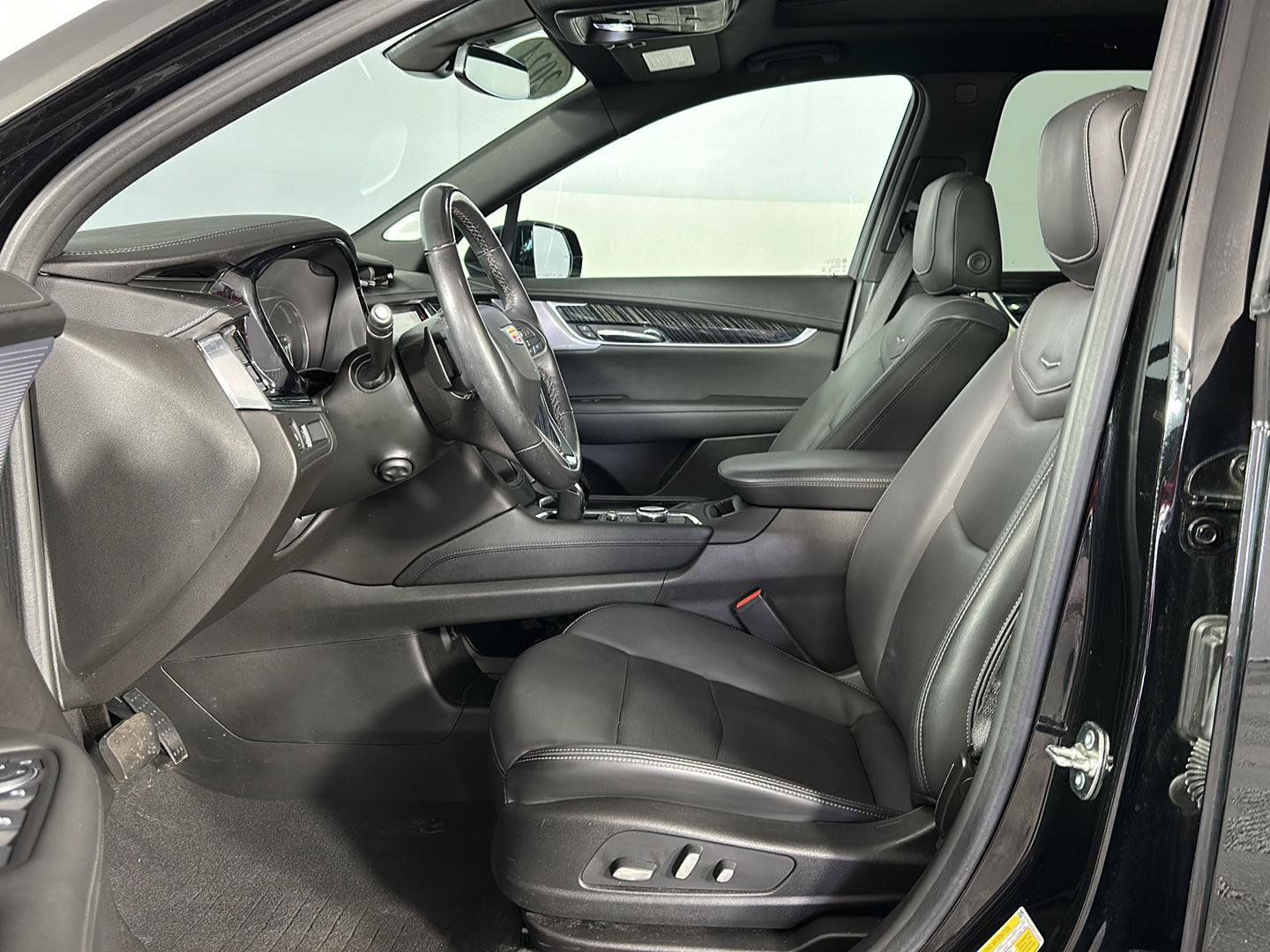Used 2024 Cadillac XT6 Premium Luxury AWD/4WD image 10