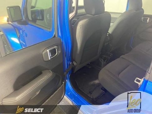 Used 2023 Jeep Wrangler Unlimited Sahara AWD/4WD image 7