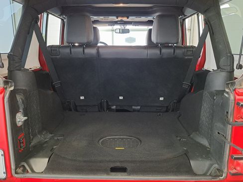 Used 2018 Jeep Wrangler Unlimited Sahara image 30