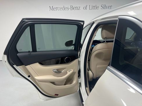 Used 2022 Mercedes-Benz GLC 300 4MATIC image 23
