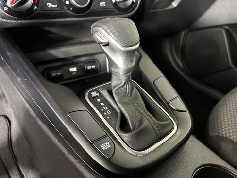 Used 2025 Kia Soul LX w/ LX Technology Package FWD image 20