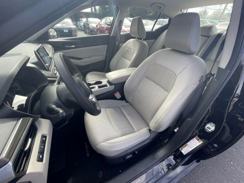 Used 2025 Nissan Altima 2.5 SV image 36