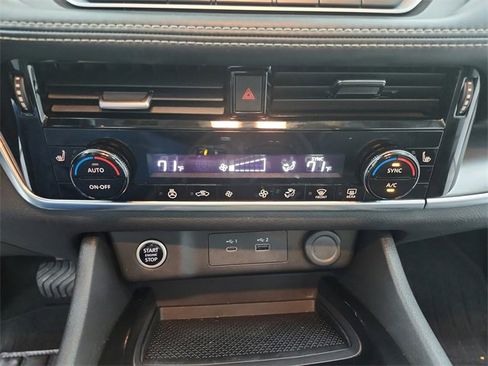 Used 2023 Nissan Rogue SV w/ SV Premium Package image 63