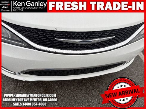 Used 2017 Chrysler Pacifica Touring-L Plus image 13