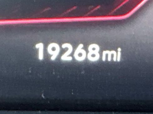 Used 2022 Volkswagen Tiguan SE R-Line image 33