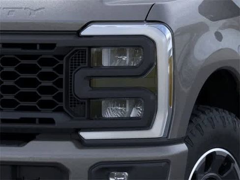 New 2025 Ford F250 Lariat w/ Lariat Ultimate Package image 18