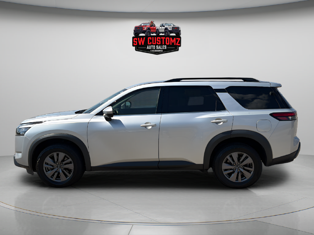 Used 2024 Nissan Pathfinder SV FWD image 4