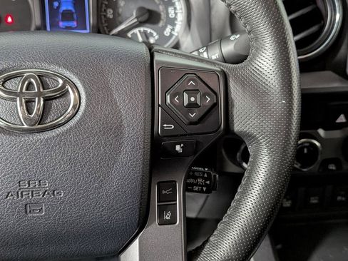Used 2019 Toyota Tacoma TRD Off-Road image 40