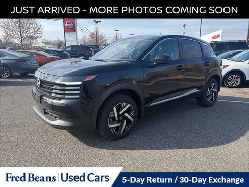 Used 2025 Nissan Kicks SV w/ Illumination Package image 3