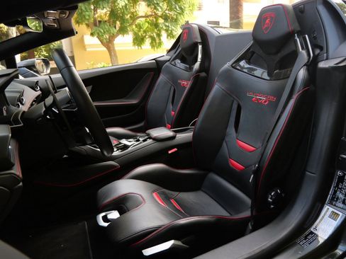 Used 2021 Lamborghini Huracan EVO image 6