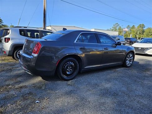Used 2019 Chrysler 300 Touring L w/ Quick Order Package 22F image 6