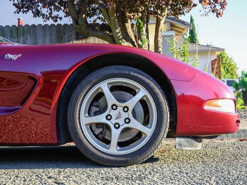 Used 2003 Chevrolet Corvette 50th Anniversary Edition w/ Preferred Equipment Group image 62