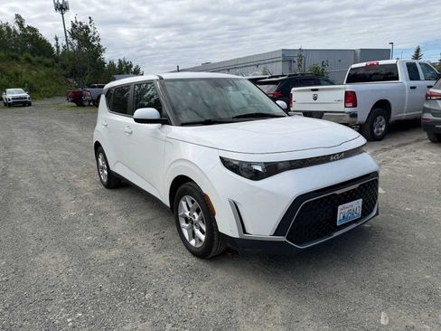 Used 2024 Kia Soul LX w/ Option Group 015 FWD image 5