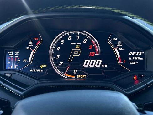 Used 2021 Lamborghini Huracan EVO image 19