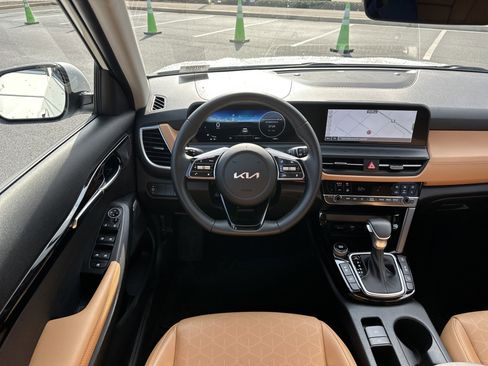 Used 2024 Kia Seltos SX w/ SX Sunroof Package image 24