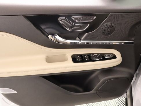 New 2026 Lincoln Corsair Premiere image 16