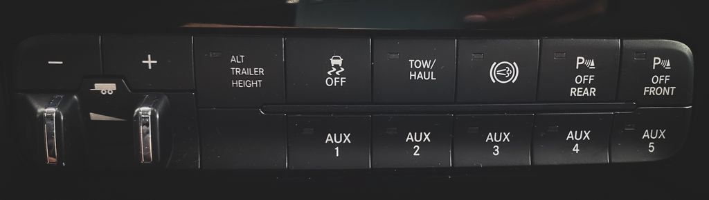 Used 2018 RAM 3500 Laramie w/ Sport Appearance Group AWD/4WD image 17