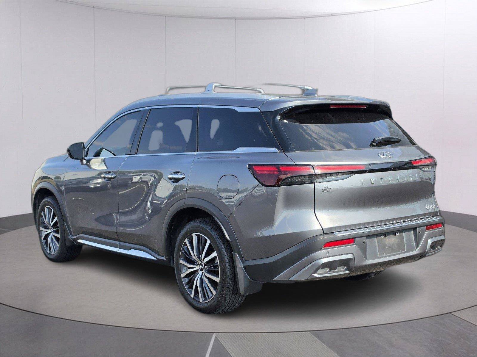 Used 2023 INFINITI QX60 Sensory w/ Vision Package FWD image 3