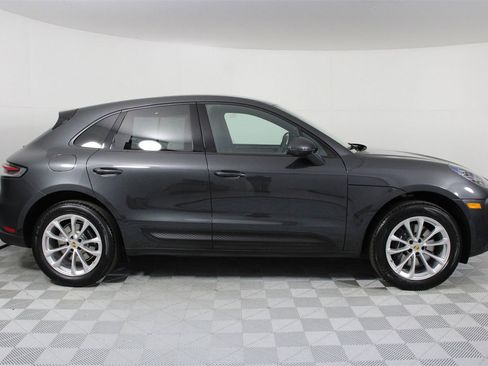 Used 2025 Porsche Macan image 8