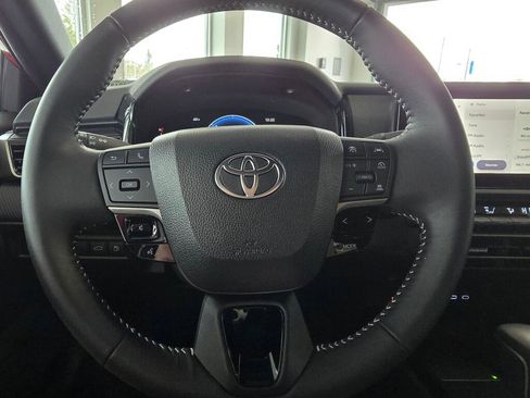 Used 2025 Toyota Camry SE image 27
