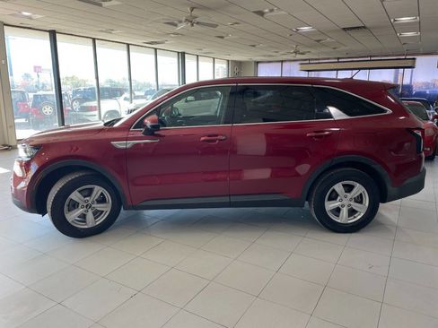 Used 2021 Kia Sorento LX image 4