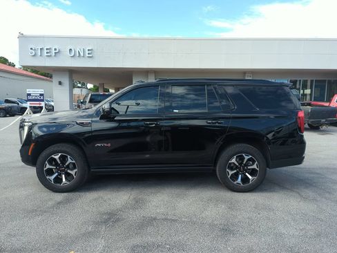 Used 2025 GMC Yukon AT4 w/ AT4 Premium Package AWD/4WD image 3