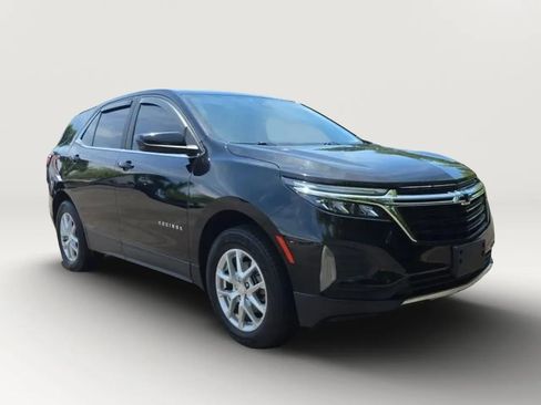 Used 2023 Chevrolet Equinox LT w/ Driver Convenience Package AWD/4WD image 3