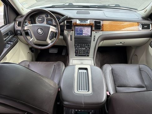 Used 2014 Cadillac Escalade ESV Platinum AWD/4WD image 12