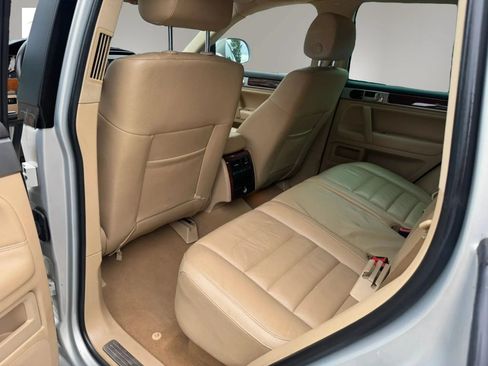 Used 2010 Volkswagen Touareg VR6 AWD/4WD image 19