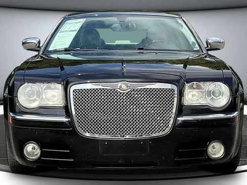 Used 2006 Chrysler 300 C w/ Navigation & Sound Group II RWD image 2