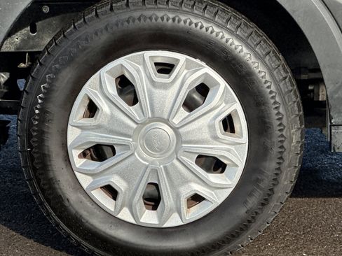 Used 2023 Ford Transit 350 XLT image 31