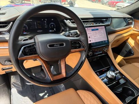 Used 2023 Jeep Grand Cherokee Summit AWD/4WD image 15