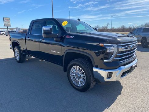 Used 2024 Chevrolet Silverado 2500 LTZ w/ LTZ Convenience Package image 8