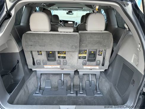 Used 2018 Toyota Sienna XLE image 20