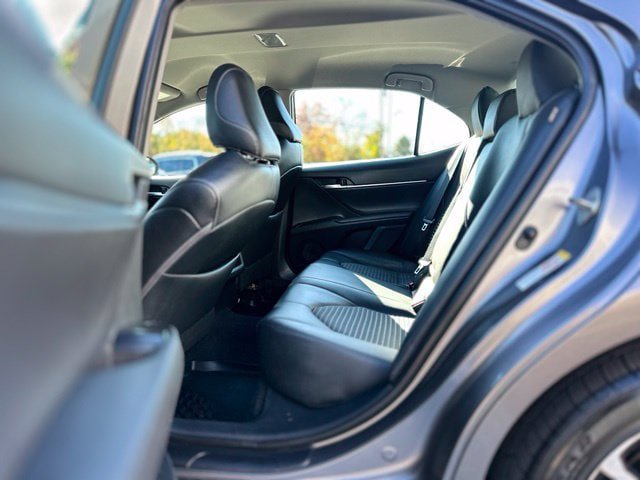 Used 2018 Toyota Camry SE FWD image 18