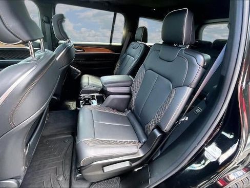 Used 2025 Jeep Grand Cherokee L Summit AWD/4WD image 19
