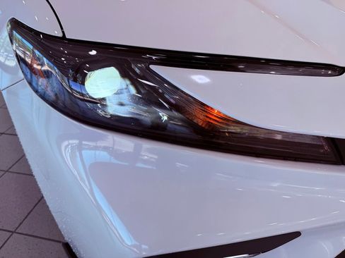 Used 2025 Toyota Camry SE w/ Convenience Package image 13